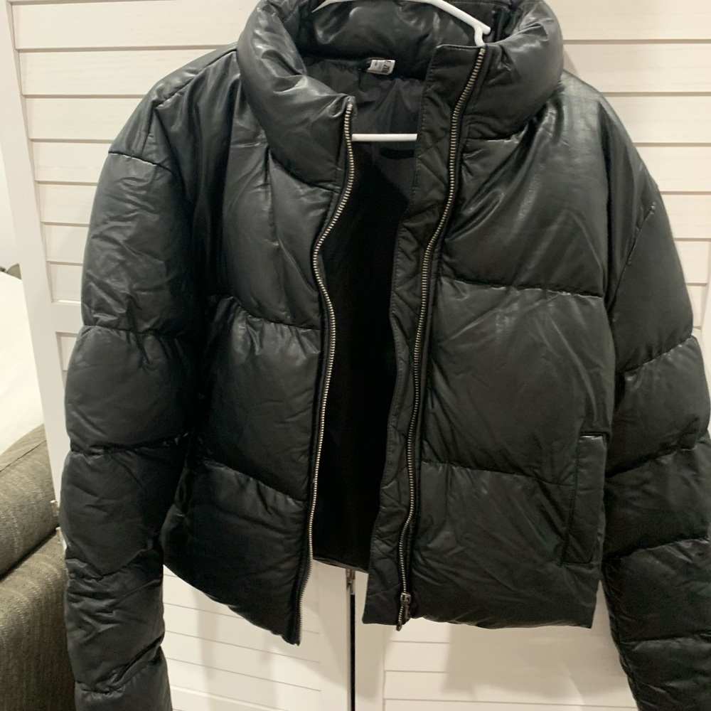 Black brand new puffer jacket
